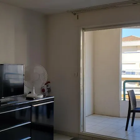 Cesaree Borghese, Port Frejus, Grand 2-3 Pieces, 4 * Fréjus