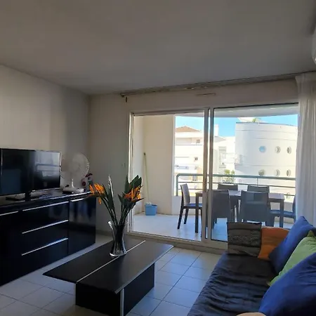 Cesaree Borghese, Port Frejus, Grand 2-3 Pieces, 4 * Fréjus