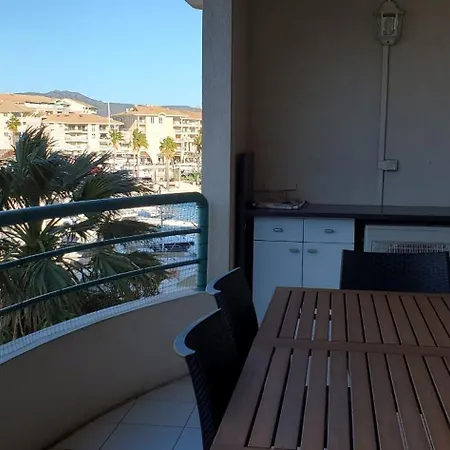 Cesaree Borghese, Port Frejus, Grand 2-3 Pieces, 4 Fréjus